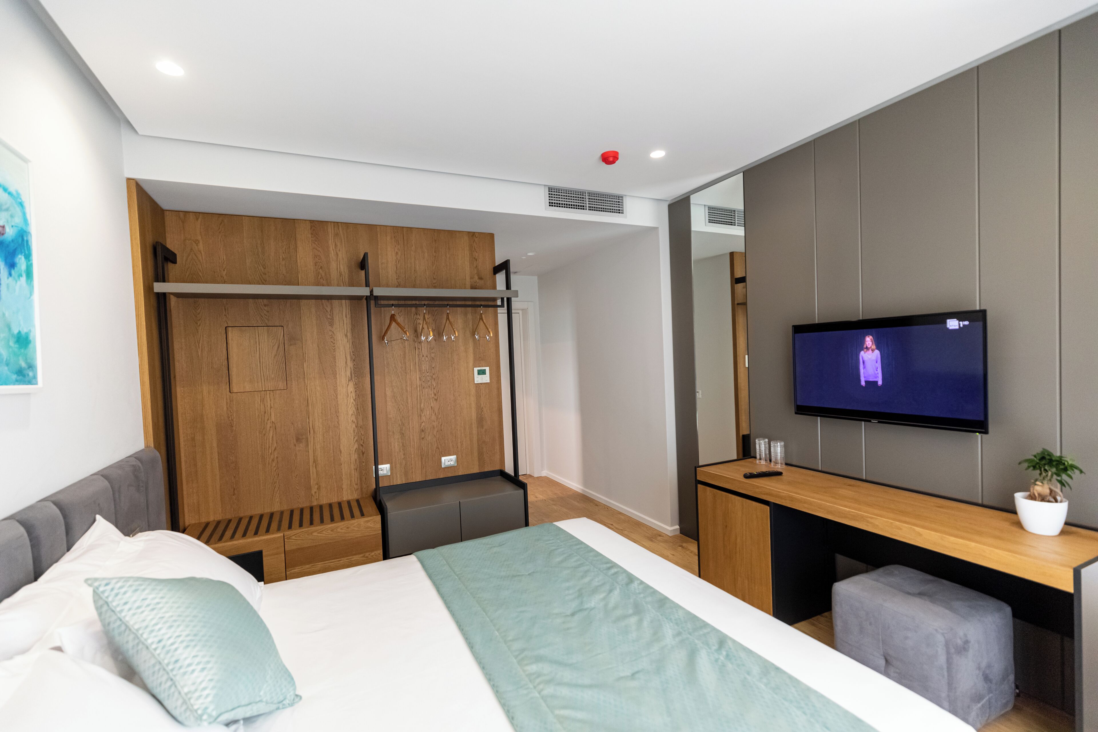 Double Room, Mountain View | Minibar, soundproofing, free WiFi, bed sheets