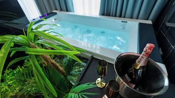 Suite, Hot Tub