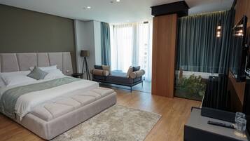 Suite, idromassaggio | Minibar, insonorizzazione, Wi-Fi gratuito, lenzuola