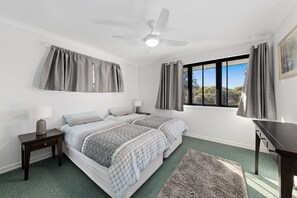 5 habitaciones, tabla de planchar con plancha y wifi gratis