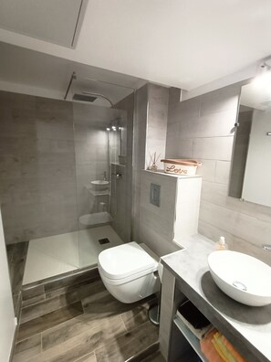 Shower, hair dryer, towels - Duplex 5 minutes from Valinco's most beautiful beaches (Sollacaro)