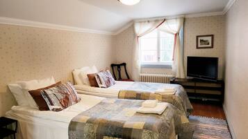 1 bedroom, individually decorated, individually furnished