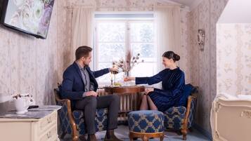 Superior Room, 2 Single Beds | Individually decorated, individually furnished, blackout curtains