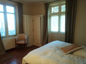 7 quartos, ferros/tábuas de passar roupa, berço de viagem, Wi-Fi