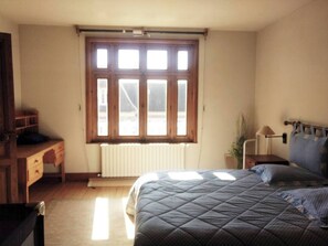 7 chambres, fer et planche à repasser, lit parapluie, Wi-Fi