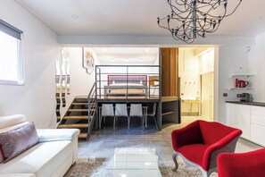 TV, offices - Chic Designer Loft in Historic Mansion • Marais (Paris)