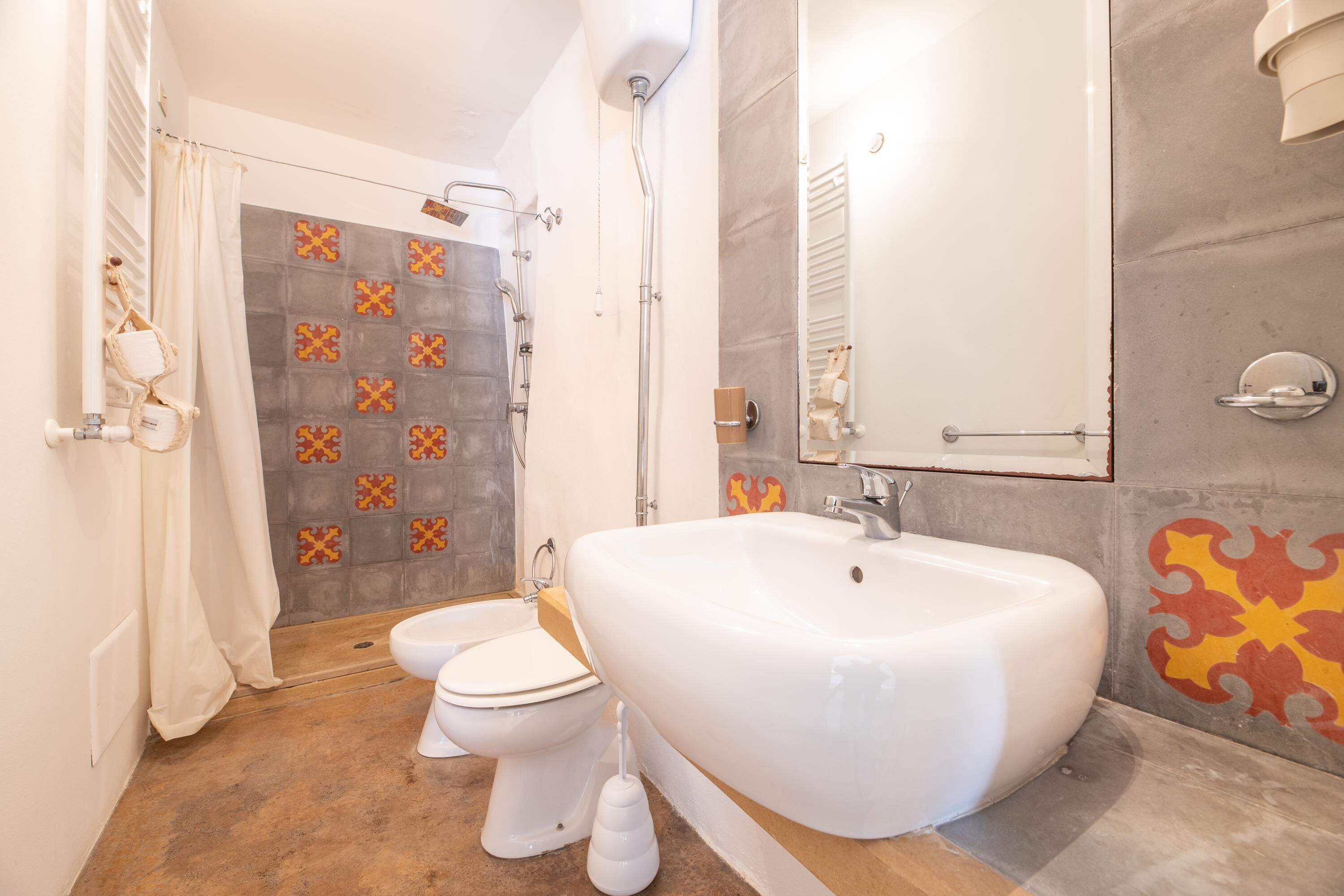 Dusche, Haartrockner, Bidet, Handtücher