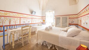 A room with a bed, a chair, a table, and a TV. - Camera Del Focolare - Racale (Racale)