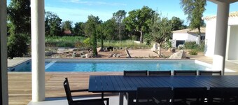 NEW AIR-CONDITIONED VILLA SLEEPS 12 5 BATHROOMS HEATED POOL POOL HOUSE