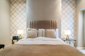 1 Schlafzimmer, Schreibtisch, Bügeleisen/Bügelbrett, Reisekinderbett