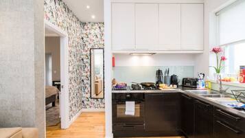 Refrigerador, microondas, horno, placa de cocina