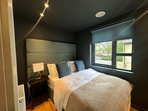 2 Schlafzimmer, Schreibtisch, Bügeleisen/Bügelbrett, WLAN