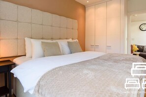 1 bedroom, desk, iron/ironing board, WiFi - The Deck - 1 Bed Apartment w/Private Terrace (Cardiff)