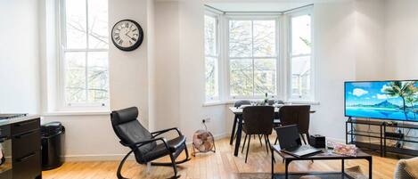 Fernseher, Stereoanlage