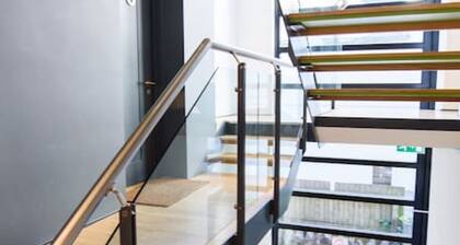 The Loft | Trendy Top Floor 1 Bed | Oakfield Apts