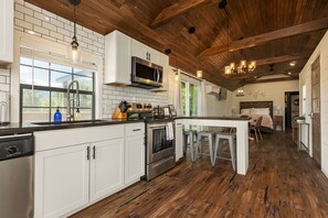 Fridge, microwave, oven, stovetop - Upscale Cabin w/ Beach Near Lake of Egypt (Marion)