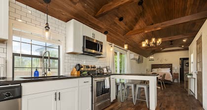 Pet-Friendly Waterfront Studio Cabin