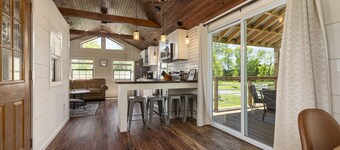 Upscale Cabin w/ Beach Near Lake of Egypt