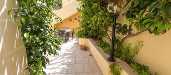 Holidaysinmalta  Private Pool Villa Margherita sleeps 16