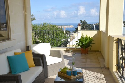 Holidaysinmalta  Private Pool Villa Margherita sleeps 16