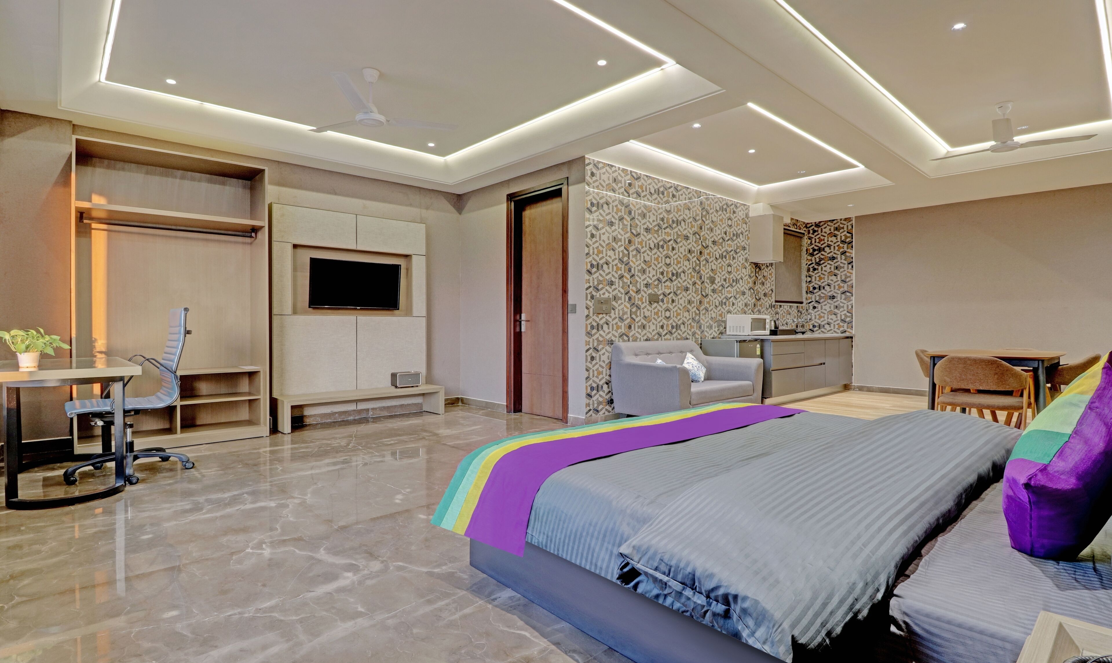 Premium Double Room | Desk, iron/ironing board, free WiFi, bed sheets