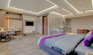 Quarto casal premium | Escrivaninha, ferros/tábuas de passar roupa, Wi-Fi de cortesia