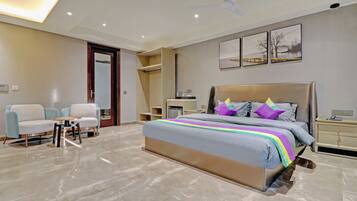 Deluxe Double Room | Desk, iron/ironing board, free WiFi, bed sheets