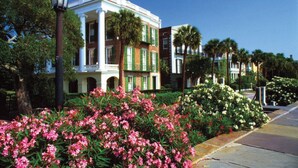 Exterior - 117 Seascape by AvantStay | Oceanfront | Views | Communal Swimming Pool (Isle Of Palms)