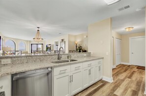 Fridge, microwave, oven, stovetop - 117 Seascape by AvantStay | Oceanfront | Views | Communal Swimming Pool (Isle Of Palms)