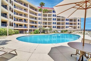 Pool - 117 Seascape by AvantStay | Oceanfront | Views | Communal Swimming Pool (Isle Of Palms)