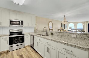 Fridge, microwave, oven, stovetop - 117 Seascape by AvantStay | Oceanfront | Views | Communal Swimming Pool (Isle Of Palms)