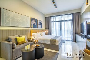 Apartemen Mewah, 1 Tempat Tidur Queen | Seprai antialergi dan didekorasi berbeda-beda