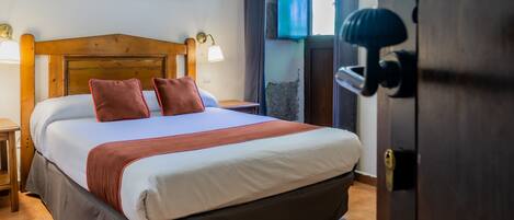 熨斗/熨板、免费婴儿床、折叠床/加床(额外收费)、免费 WiFi