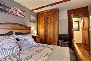 1 habitación, tabla de planchar con plancha, wifi gratis y ropa de cama 