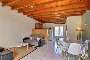 TV, DVD player - Les Hortensias - ST Quay Perros (ST QUAY PERROS)