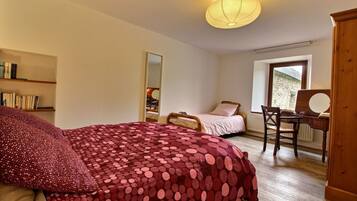 3 quartos, ferros/tábuas de passar roupa, Wi-Fi de cortesia