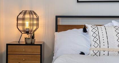Hidden Loft | 3-Bedroom | Walk to Beach | Sleeps 6