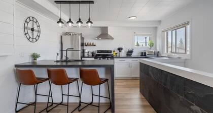 Hidden Loft | 3-Bedroom | Walk to Beach | Sleeps 6