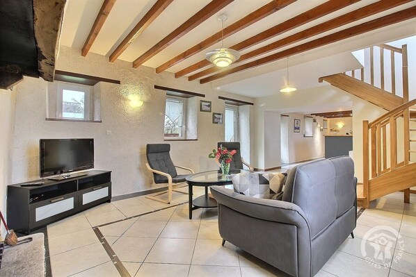 TV, fireplace, DVD player