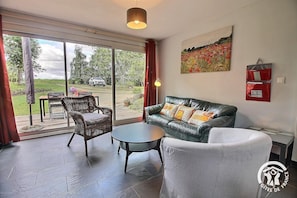 TV, peis, bøker og stereoanlegg