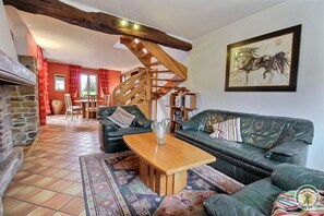 TV, DVD player, books, stereo