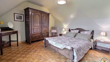 3 slaapkamers, een strijkplank/strijkijzer, gratis wifi, beddengoed