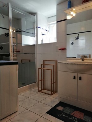 Shower, hair dryer - Ti Kernevez - Pludual (PLUDUAL)