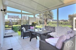 TV, books - EGT Bellvue - Plouguiel (PLOUGUIEL)