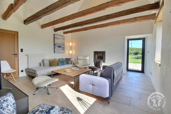 TV, DVD player, books, offices