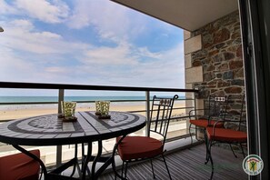 Outdoor dining - L'emeraude - Plerin - Gîte (PLERIN)