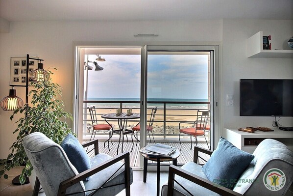 Flat-screen TV, DVD player, books, stereo - L'emeraude - Plerin - Gîte (PLERIN)