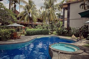Outdoor pool - Outpost Ubud Coliving Suites (Ubud)