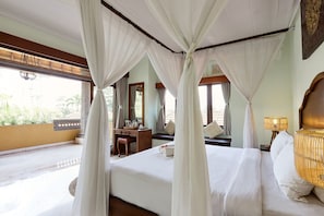 Room - Outpost Ubud Coliving Suites (Ubud)