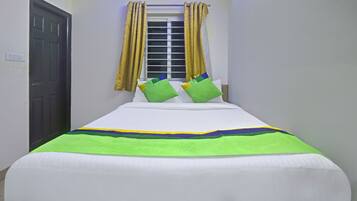 Economy Double Room | Desk, iron/ironing board, free WiFi, bed sheets